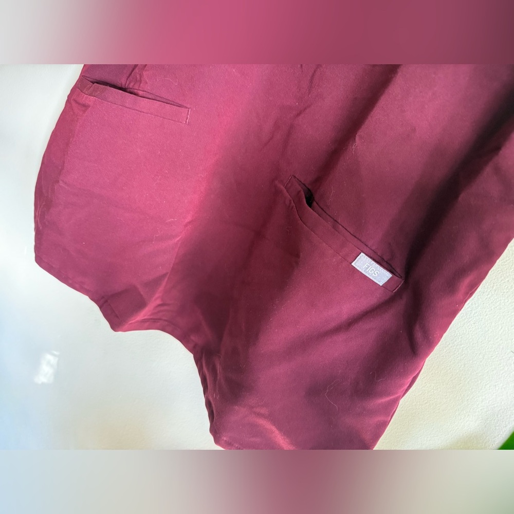 figs technical collection - scrub top - Picture 2 of 4